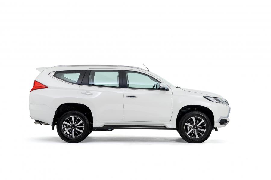  Mitsubishi Pajero Sport 2017 года  (ZA) (фото 9 из 29)